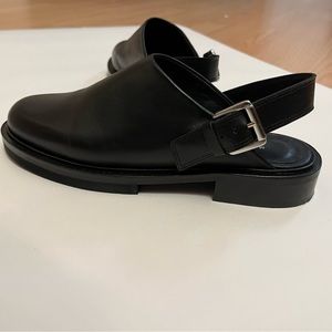 Maguire clogs size US 7 /EUR 37